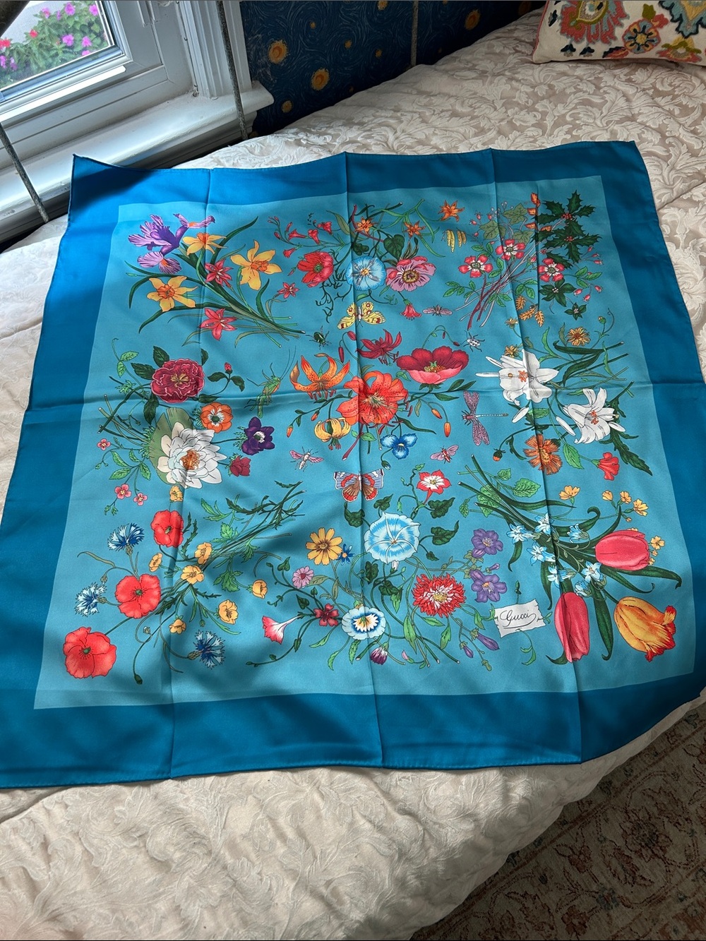 Stunning Turquoise Floral 100% Silk 34”x34” scarf.